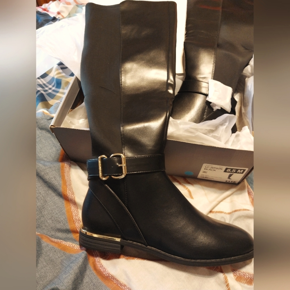 Lizzy Claiborne boots